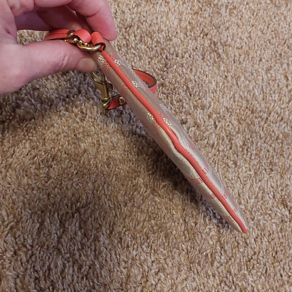 COACH Ashley Dot Op Art Small Wristlet - Picture 4 of 9